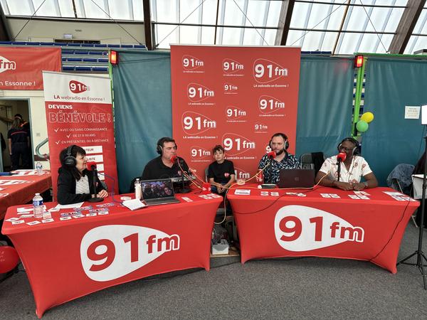 L’équipe bénévole de la webradio 91 FM en action – photo 5