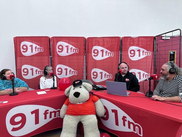 L’équipe bénévole de la webradio 91 FM en action – photo 9