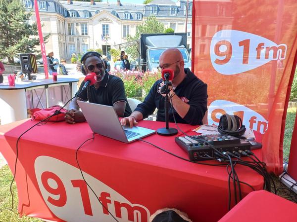 L’équipe bénévole de la webradio 91 FM en action – photo 10