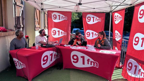 L’équipe bénévole de la webradio 91 FM en action – photo 12